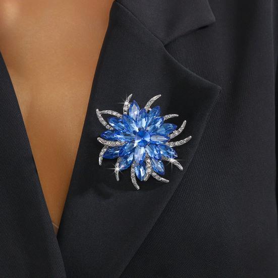 Women Brooch Flower Shape Sparkling Rhinestones Inlaid Brooch Pin Glossy Finish Badge Clothing Decoration