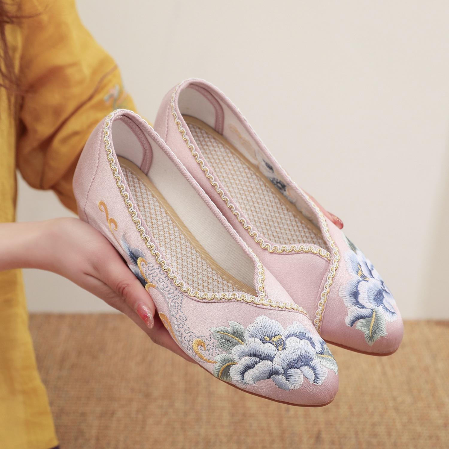 

[Qingxuan] 2024 spring new products are elegant and antique pointed women s shoes, old Beijing medium heel cloth shoes, versatile cheongsam shoes 41 рожевий