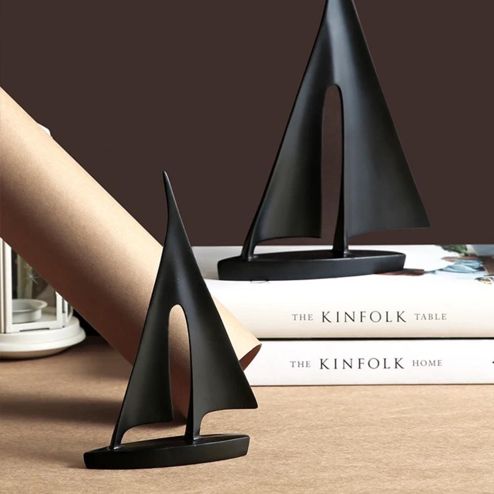 Creativity Smooth Sailing Sailboat Ferry Hollow Out Resin Golden Crafts Ornaments Modern Home Decoration Furnishings Figures