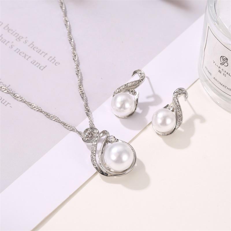 White Freshwater Pearl Pendant Necklace 