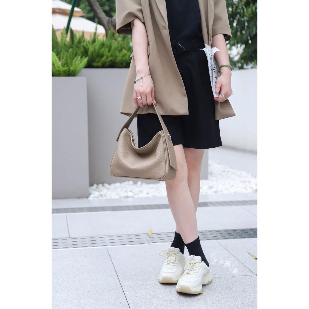 

Bag Genuine Leather Women s Niche High-end Feeling Boston Large Capacity Soft Casual Crossbody Tote Length 27, Width 10, Height 20CM