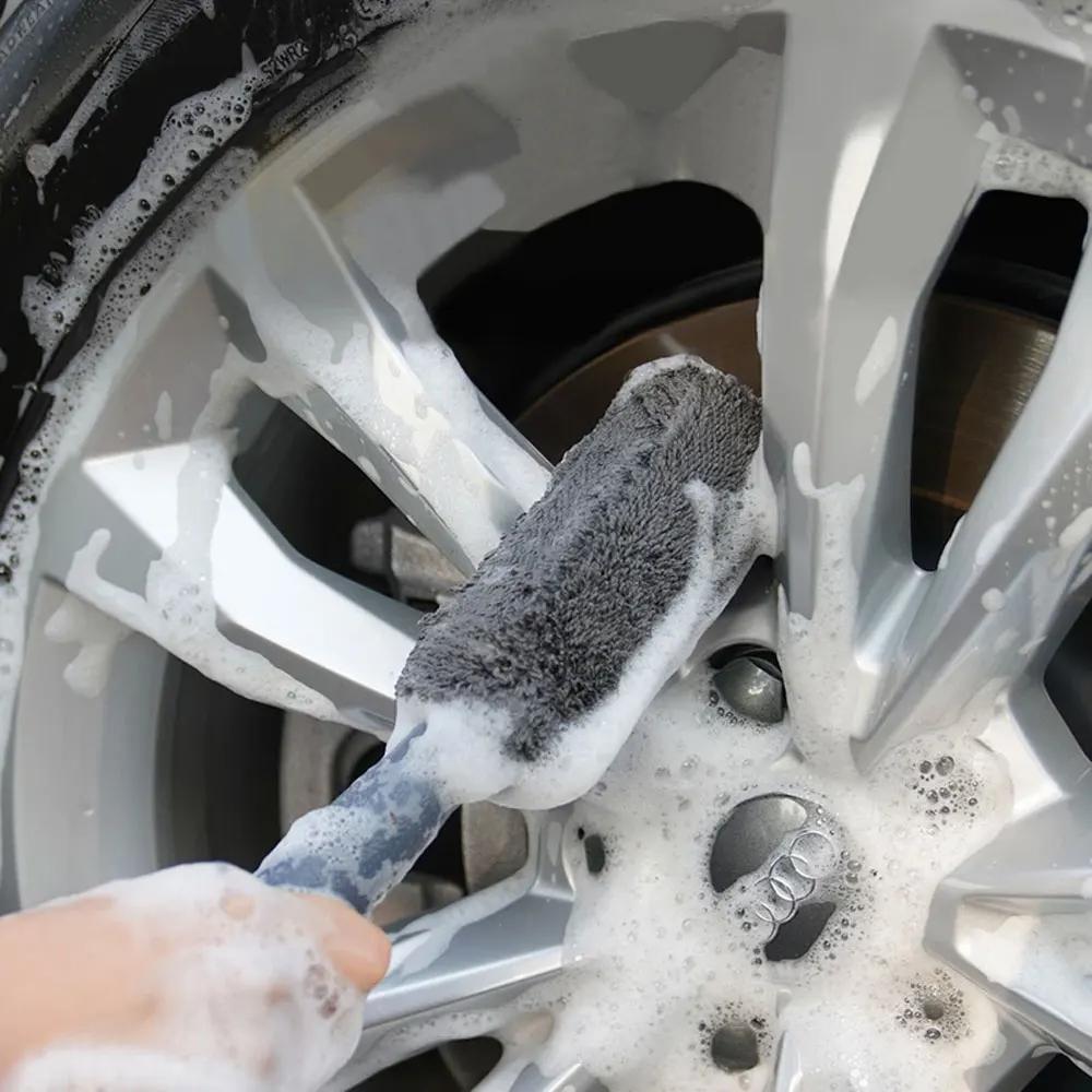 Kartáč na mytí kol auta Přenosný mikrovláknový ráfek na pneumatiky s plastovou rukojetí Nástroj pro čištění detailů motocyklu