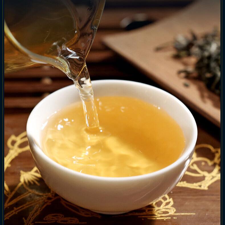 2024 Early Spring Ancient Tree Pu'er Raw Tea Cake Menghai Yunnan Qizi Cake Tea