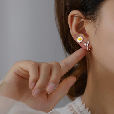 Kreatives Design Nische Asymmetrische Ohrringe Weiblich Kalt Student Tide Gabel Pochiertes Ei Stecker