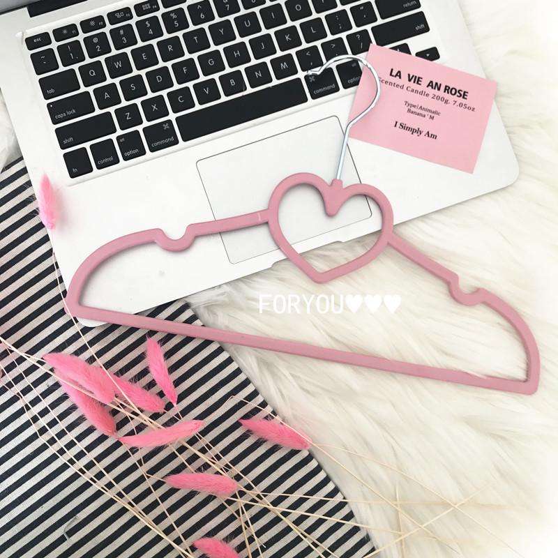 Heart-Shaped Non-Slip Clothes Hanger - Cute Pink Bow Design, Seamless for Wet & Dry Use
