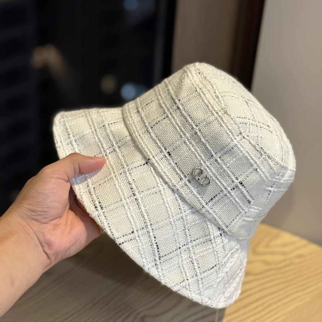 New Style Plaid Fisherman Hat for Women In Autumn and Winter New Fashion Versatile Face Showing Small Basin Hat Retro Style Warm Hat Trend