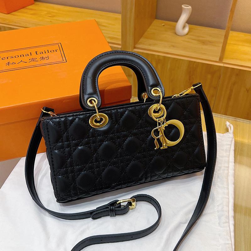 

2025 New Horizontal Diamond Handbag Exquisite Versatile Light Luxury Shoulder Messenger Bag 25x14x6.5cm