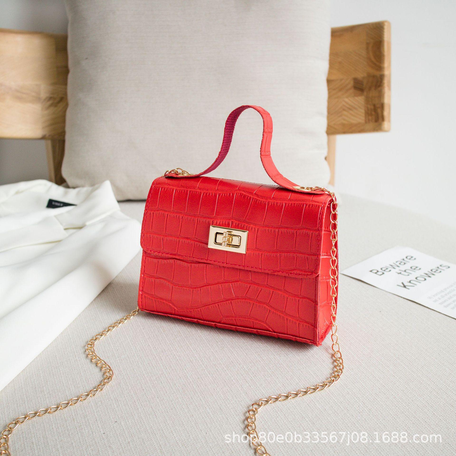 Сумочка с крокодиловым узором маленькая сумка женская дамская универсальная маленькая квадратная сумка красный 980₽