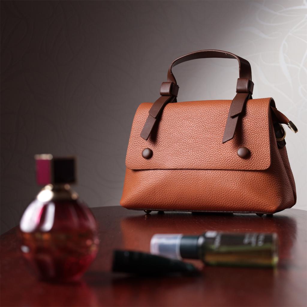 Elegant Bag for Women with a Short Handle Made of Genuine Leather Vintage 22669 Red