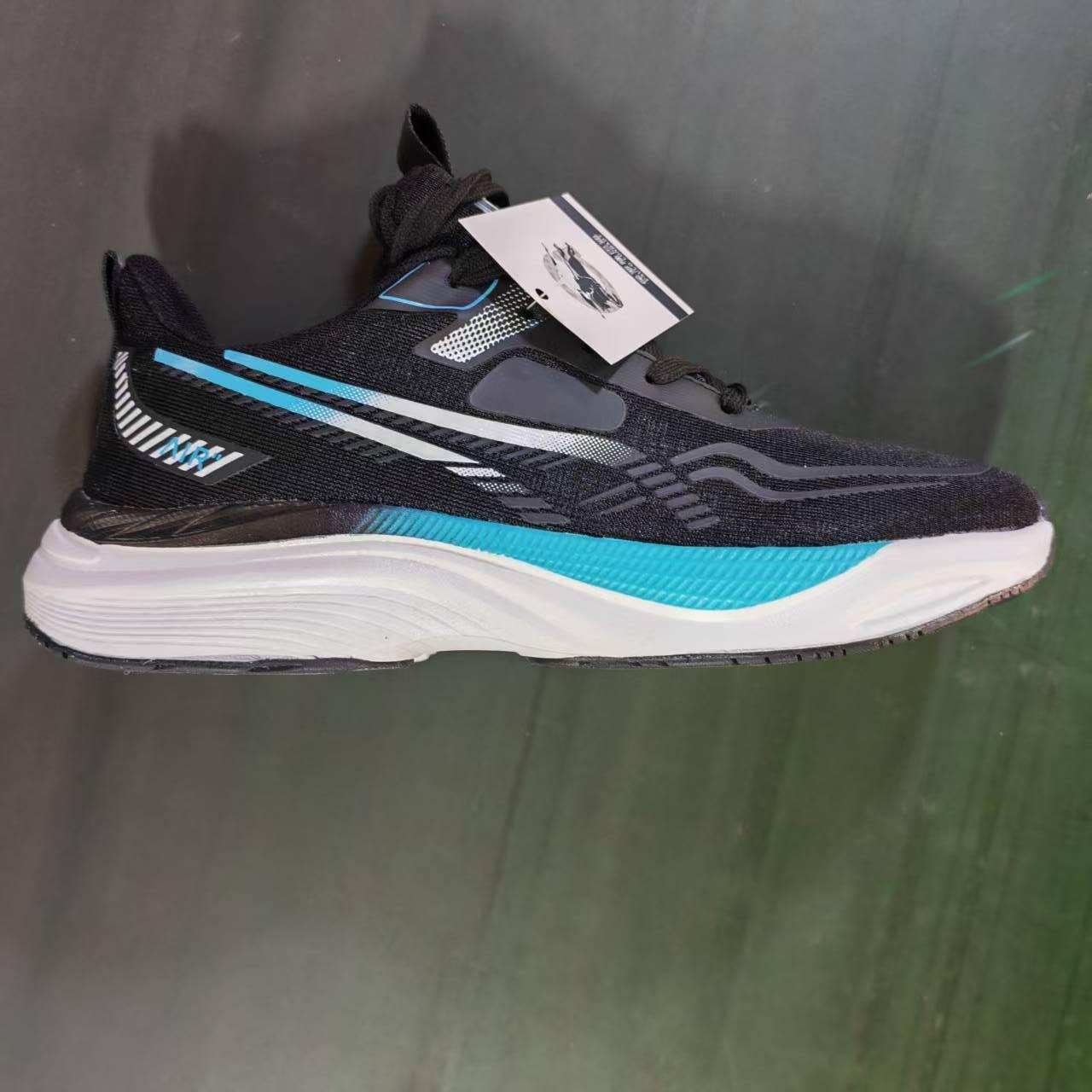 

Мужская спортивная обувь 2025 новый тренд универсальная повседневная обувь легкая дышащая с мягкой подошвой молодежные кроссовки для бега 39 чёрный