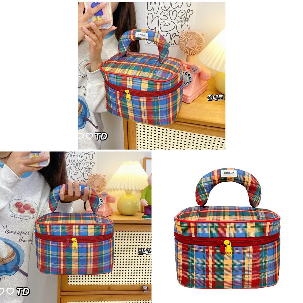 Classic Plaid Wash Bag With Spacious Interior And Dividers For Makeup And Toiletries