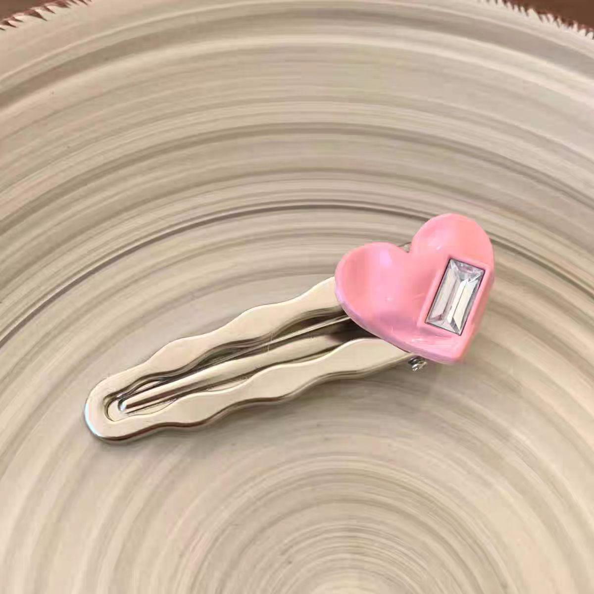 

Элегантная шпилька в форме сердца с микроинкрустацией цирконием: Шикарная, универсальная боковая застежка для женщин