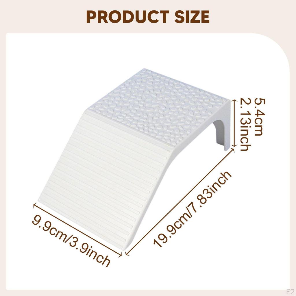 Aquarium Accessory for Turtles Featuring a Climbing Ramp and Basking Zone