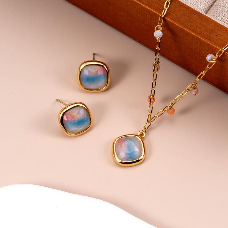 

Minimalist Japanese-Korean Square Pendant Necklace - High-End Design for Women