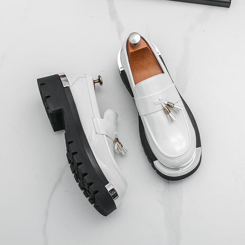 Nouvelles chaussures en cuir à bout rond pour hommes à semelle épaisse et franges, en cuir verni brillant, mocassins décontractés, chaussures tendance de coiffeur