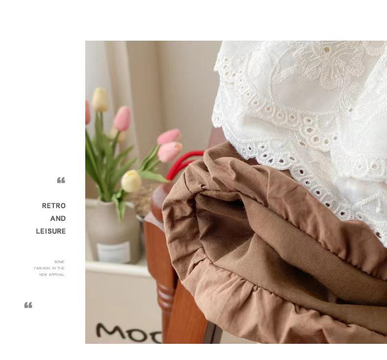 Stilvolles zweiteiliges Mädchen-Camisole- und Bloomers-Set mit Stickerei.