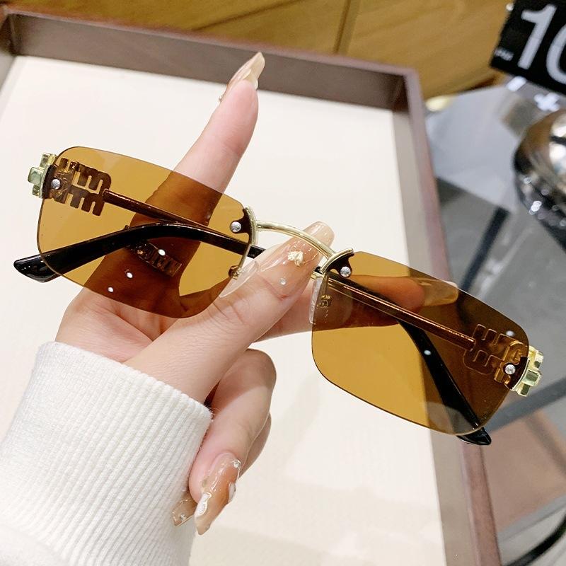 European and American fashion frameless sunshades gradually change color trend square small frame women's sunglasses UV protection sunglasses