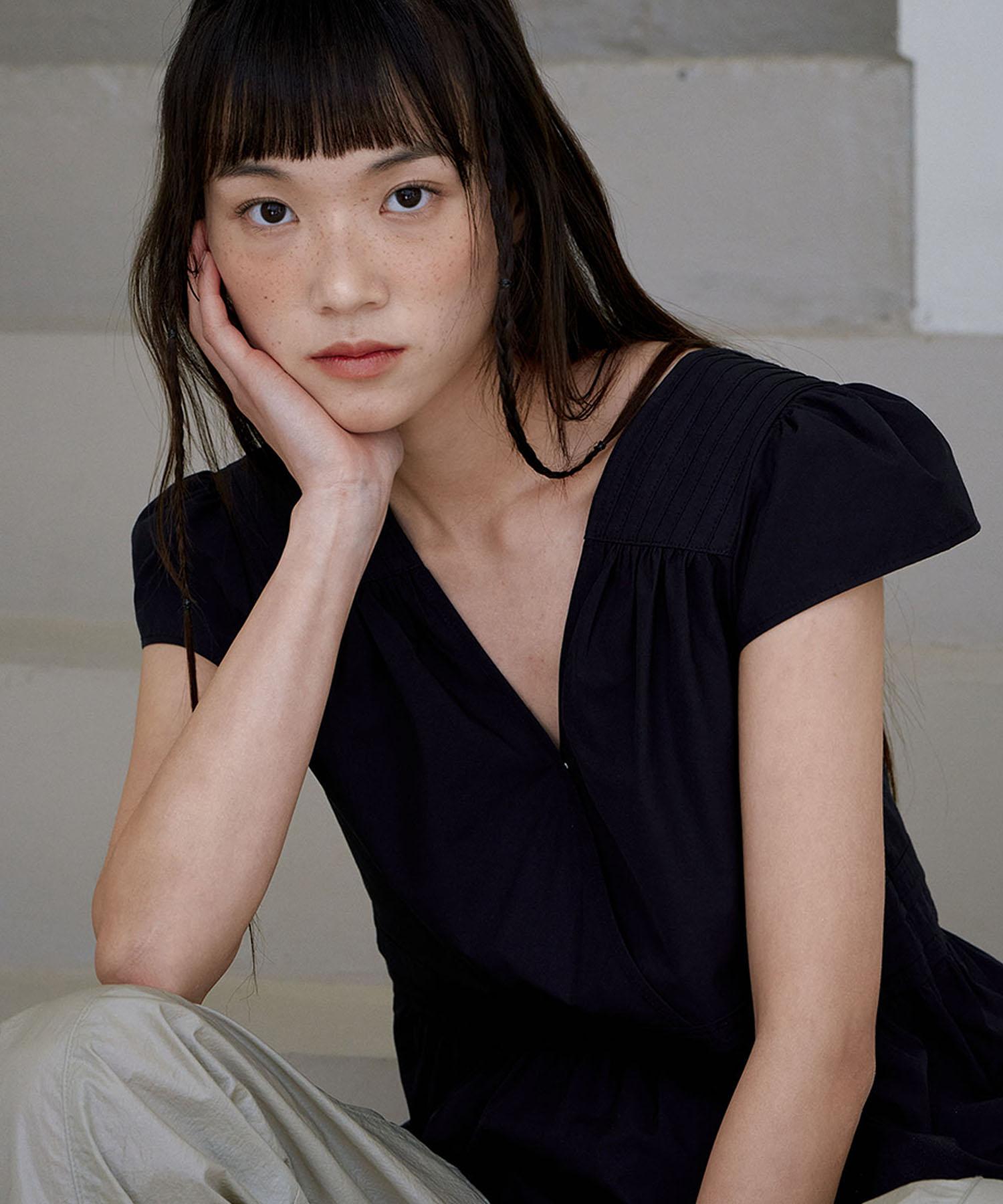 Auro Puff Pin Tuck Blouse [ Navy ] Navy