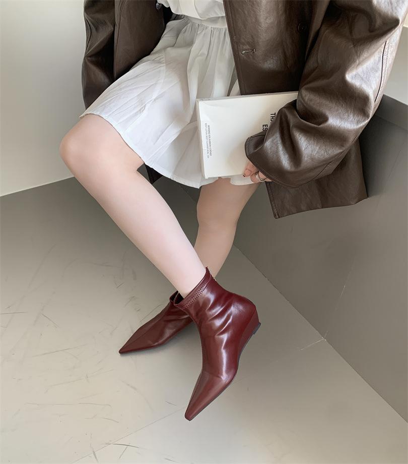 2025 autumn single boots pointed head Korean version fashion boots low heel short boots women's rear zipper and ankle boots temperament flat bottom