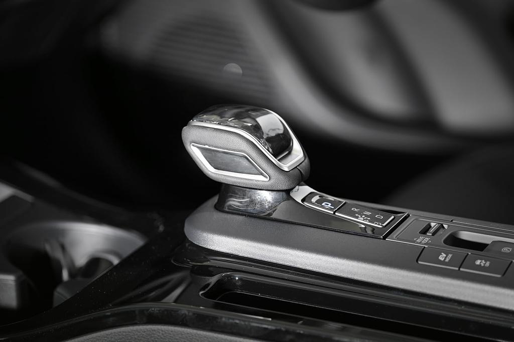 LANBO Premium Carbon Shift Selector Knob (Forged Carbon) for Prius 60, Alber 40, Noah 90, and Voxy 90