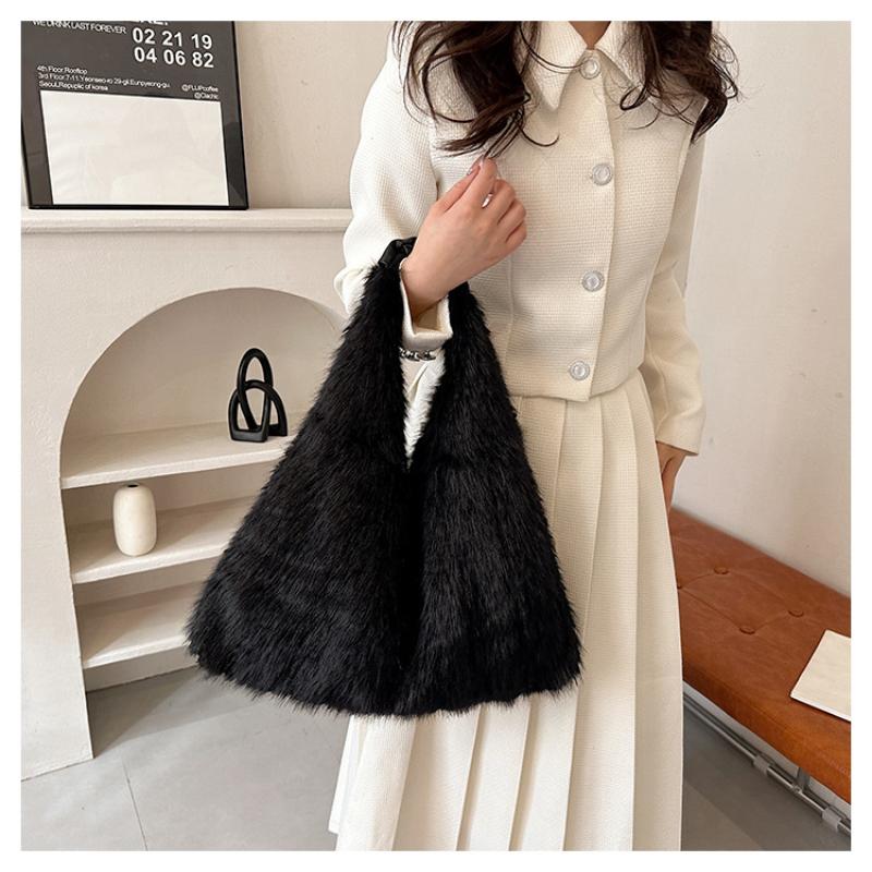 Autumn and Winter New Fashion Macaroon Women's Shoulder Bags Fluffy Long Plush High Capacity Armpit Bags Foreign Style Female Portable Large Tote Bags