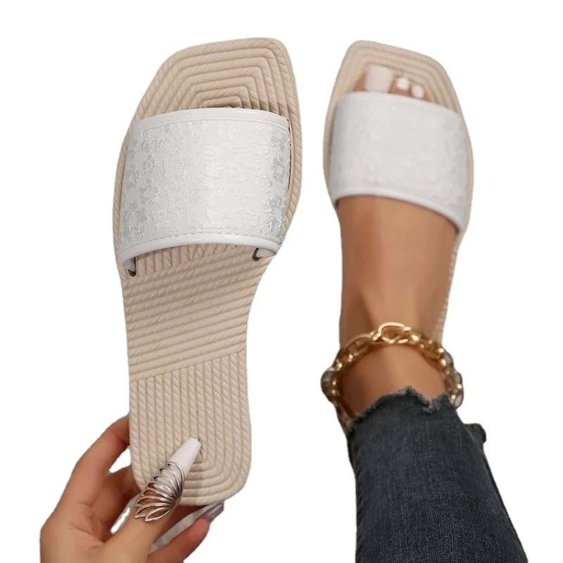 2024 Dammodetrend halkfria slitstarka bekväma mjukbottnade platta sandaler flip-flops zapatos de mujer damskor sandaler