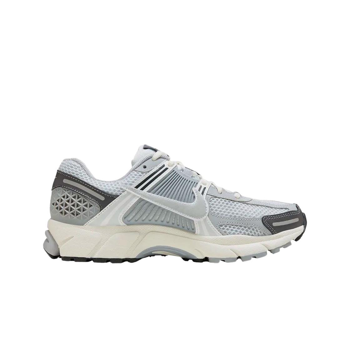 

Женские кроссовки Nike Zoom Vomero 5 Pure Platinum Metallic Silver FD9919-001