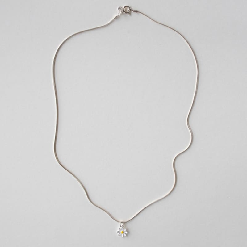 MERRYMOTIVE [Silver] Daisy flower pendant with necklace