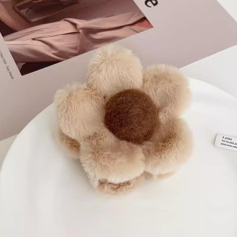 Plush Flower Hair Claw Large Shark Clip Fashionable Autumn and Winter Large Shark Clip Simple Barrettes Crab Hair Clip Hairgrips