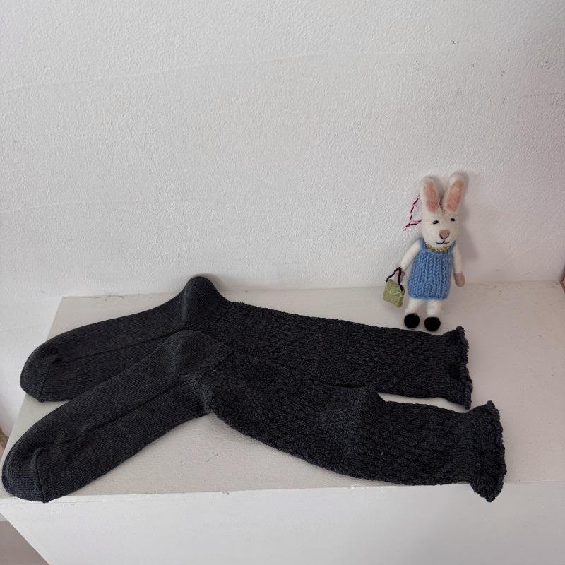 Laid-back Retro Calf Socks for Autumn and Winter, Solid-color Knitted Socks, Mid-calf Socks for Slimming, Pile Pile Socks