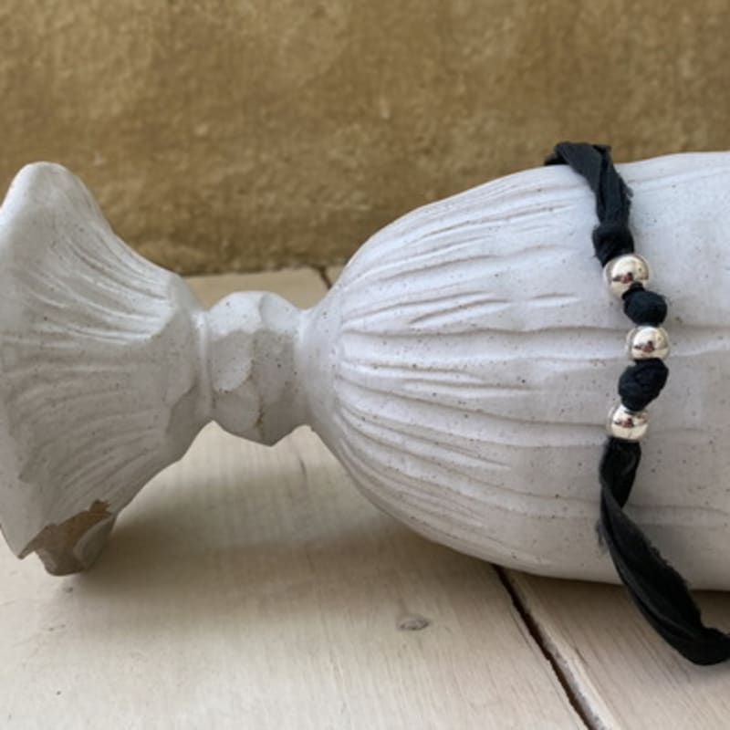 SUZURAN Creed Silk Ribbon Bracelet Creed Silk Ribbon Silver Ball Bracelet