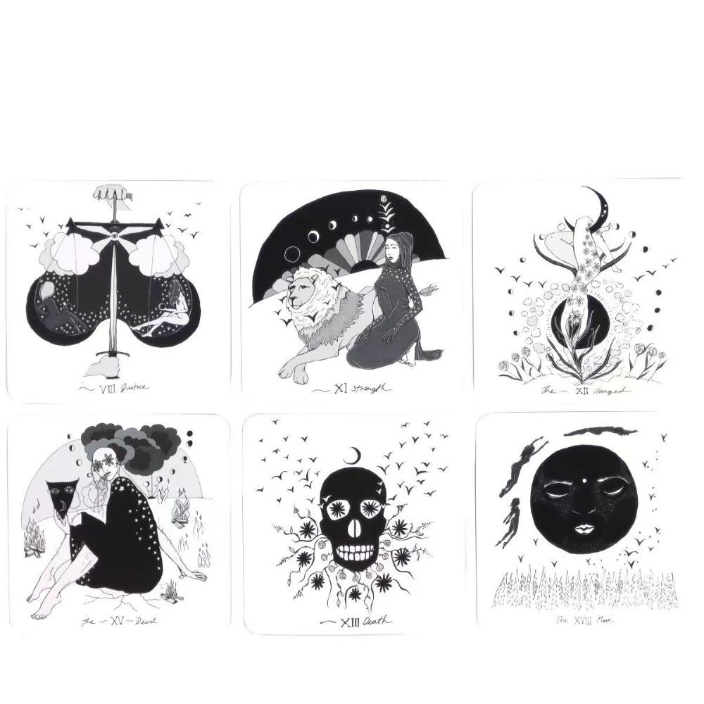 Dunkle Tage Tarot: Ein 78-Karten-Illustrations- und Wahrsagedeck, inspiriert von göttlicher weiblicher Energie, Schwarz-Weiß, 7,5 x 7,5 cm