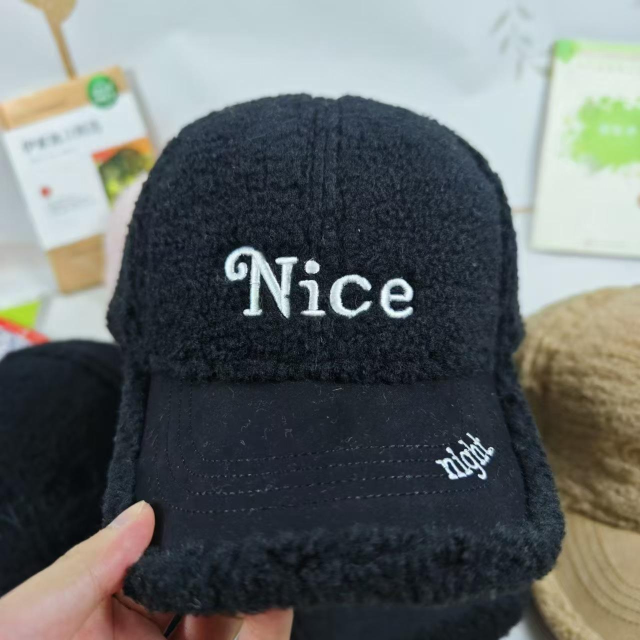 

Бейсболка в корейском стиле на осень и зиму, флисовая кепка с вышитыми буквами, модная повседневная бейсболка с открытой спиной для женщин adjustable белый