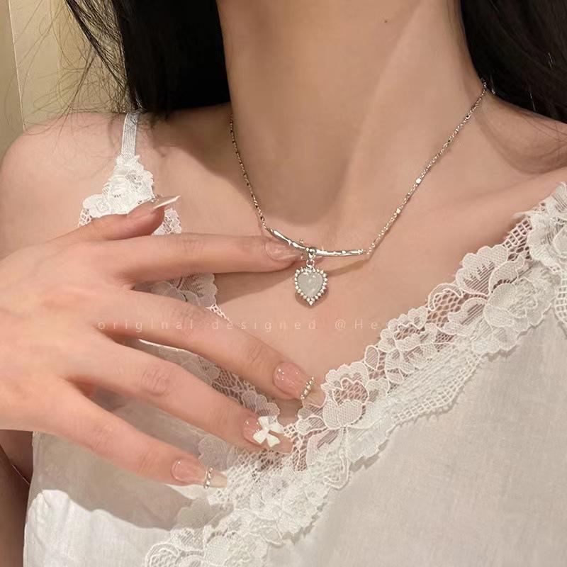 Spice girl style love zircon necklace women's light luxury high-end design sense niche collarbone chain Internet celebrity sweet 