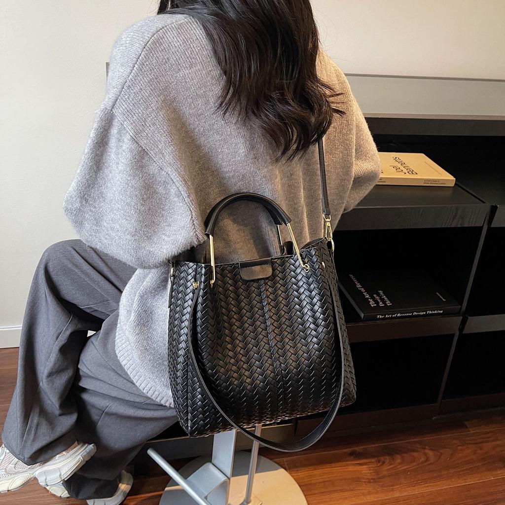 Bag Women's Retro Work Commuter Tote Bag 2025 New Woven Shoulder Messenger Bag Versatile Underarm Bag