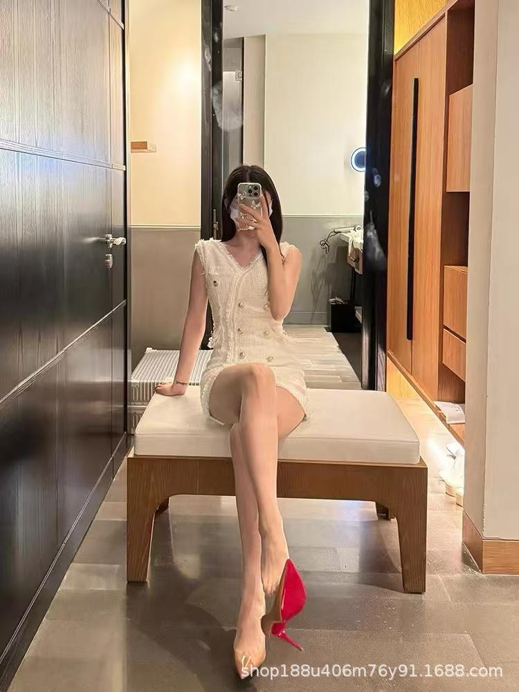 

[New] Red sole black high heels women s thin heels pointed sexy temperament professional single shoes versatile and not tired 34