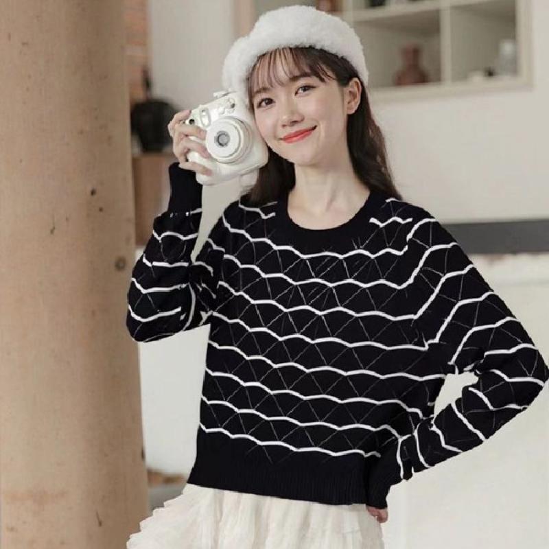 Ein mädchenhafter, farbblockierender, wellenförmiger Strickpullover mit langen Ärmeln für Frauen im Herbst, süß und jugendlich, lockeres und vielseitiges Oberteil