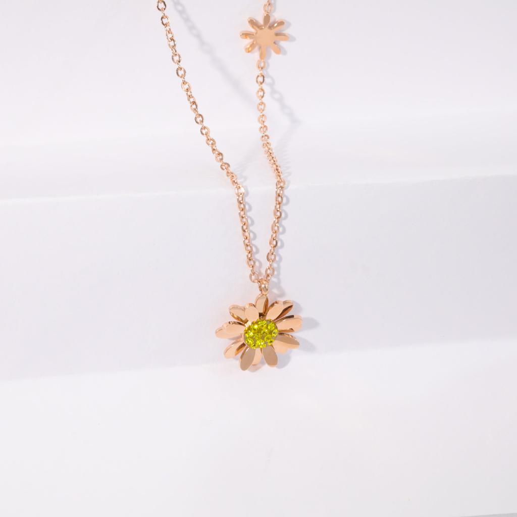 Simple Personality, Niche Small Daisy Flower Titanium Steel Necklace Jewelry, Daily Commuting Versatile And Does Not Fade