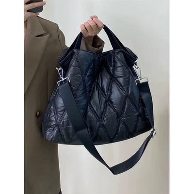 Women's Bag 2025 New Casual and Lightweight Tote Bag Large Capacity Shoulder Diamond Versatile Trend Black Portable Messenger