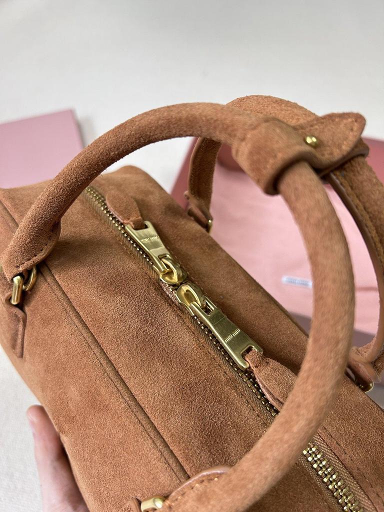 Geantă Boston din piele naturală pentru femei Miu Family Primăvara 2025: Bowling, Geantă de mână, Umăr, Crossbody