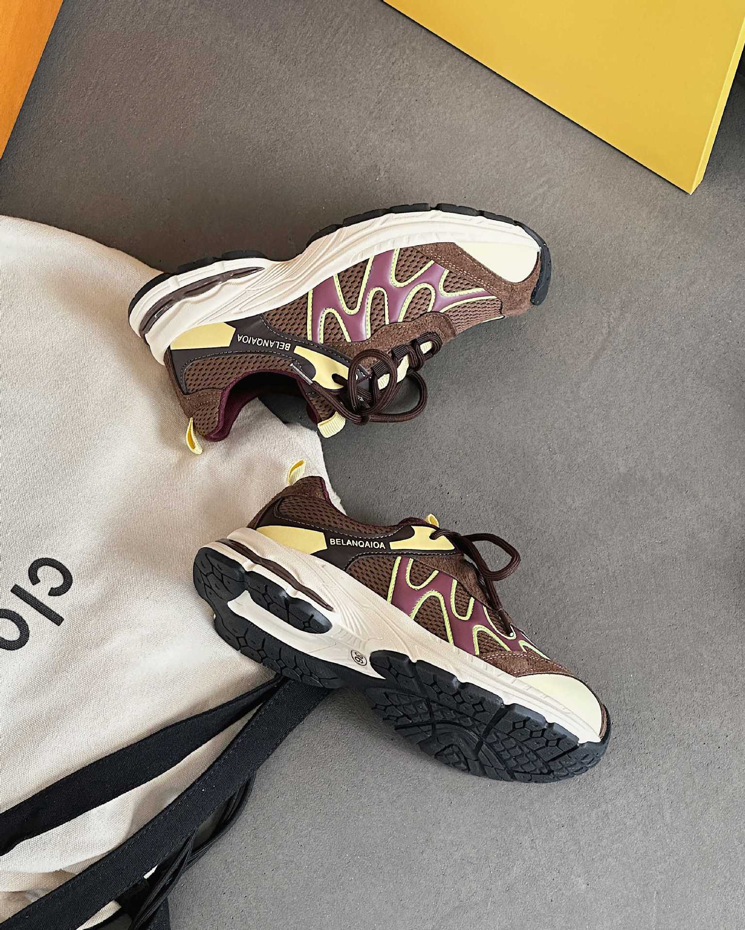 

Европейские товары популярные красные папины кроссовки женские 2025 новые сетчатые дышащие кроссовки для бега на толстой подошве увеличивающие рост повседневные спортивные кроссовки 40