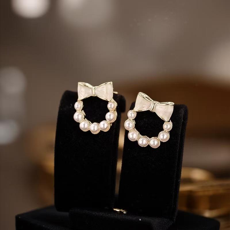 Women's Light Luxury Bow Pearl Stud Earrings - Chic, Versatile, and Sweet Oil Drop Design