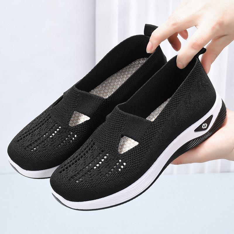 Shoes Women's Large-size Women's Shoes with Soft Soles Are Not Tired, One Foot Pedal Mother Shoes, Mesh Breathable Old Beijing Cloth Shoes