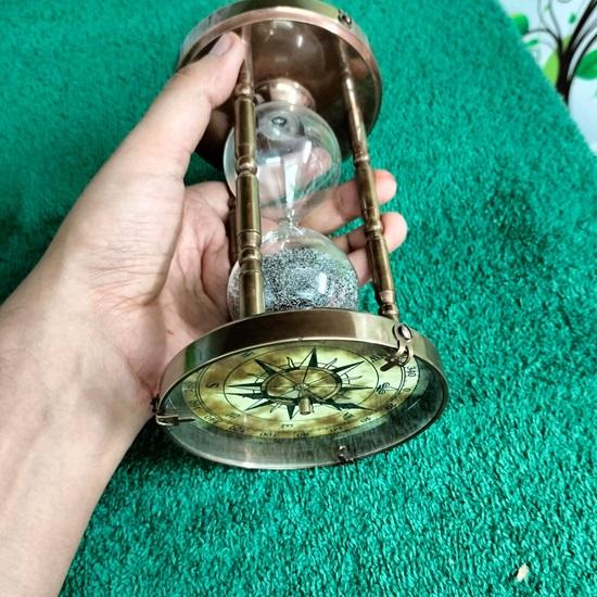 Home Decor Brass Collectible Sand Timer Hourglass 5 Minutes Hourglass with Magnetic Compass On Both Ends