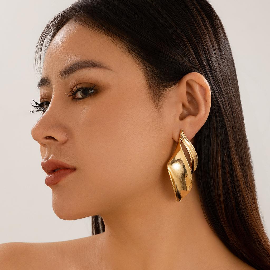 SHIXIN Irregular Geometry Leaf Pendant Earrings for Women Design Sense Gold Color Glossy Metal Drop Earrings Wedding Jewelry New