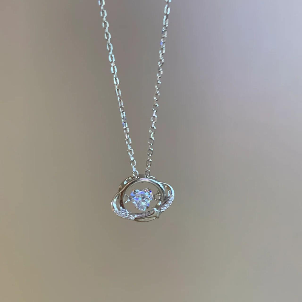 Women s Beating Heart Necklace: Luxurious & Versatile Sweet Style with Niche Design on Collarbone Chain