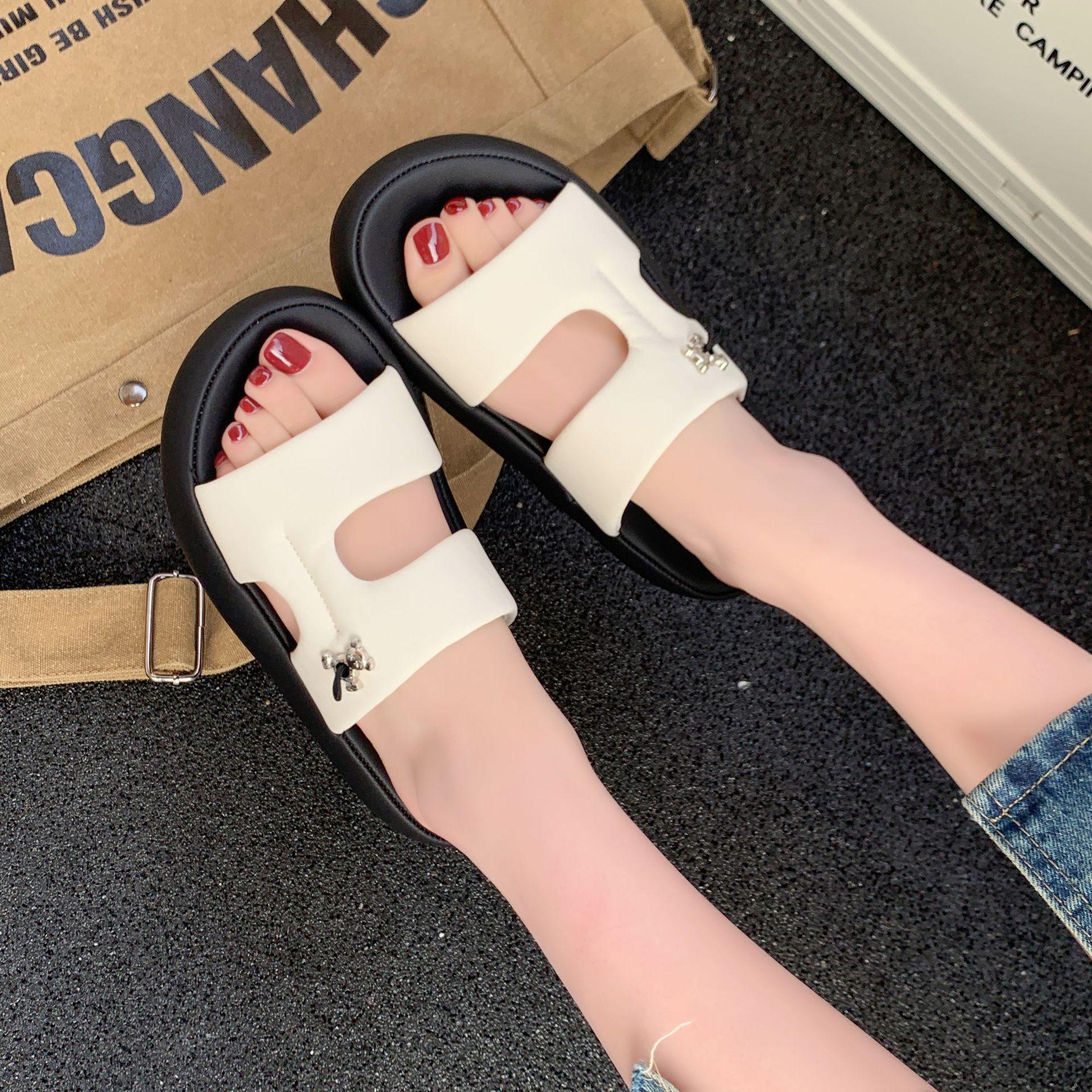 

Женские шлепанцы на платформе 2025 новая летняя мода уличная одежда однословные нескользящие универсальные пляжные приморские прохладные шлепанцы 40