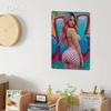 Vintage Graffiti Metall Wandkunst - Mädchen mit rosa Haaren kariertes Outfit Wasserdicht Aluminium Hängedekoration für Zuhause Büro Halloween Christ