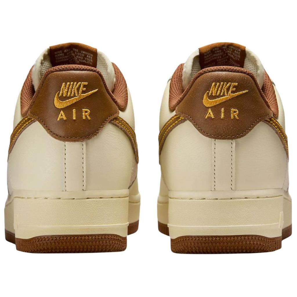 Nike Air Force 1 07 LV8 Kokosové mléko Světle britská hnědá Pánské tenisky Krémová Kaňonově zlatá IB7719-113