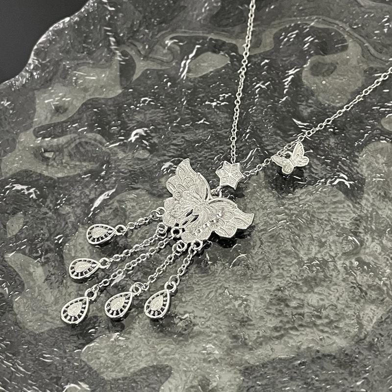 A Three-Belt Fashionable Silver Butterfly Necklace, Exquisite Diamond-Encrusted Pendant Design, Elegant Light Luxury Style, Noble And Unique Women